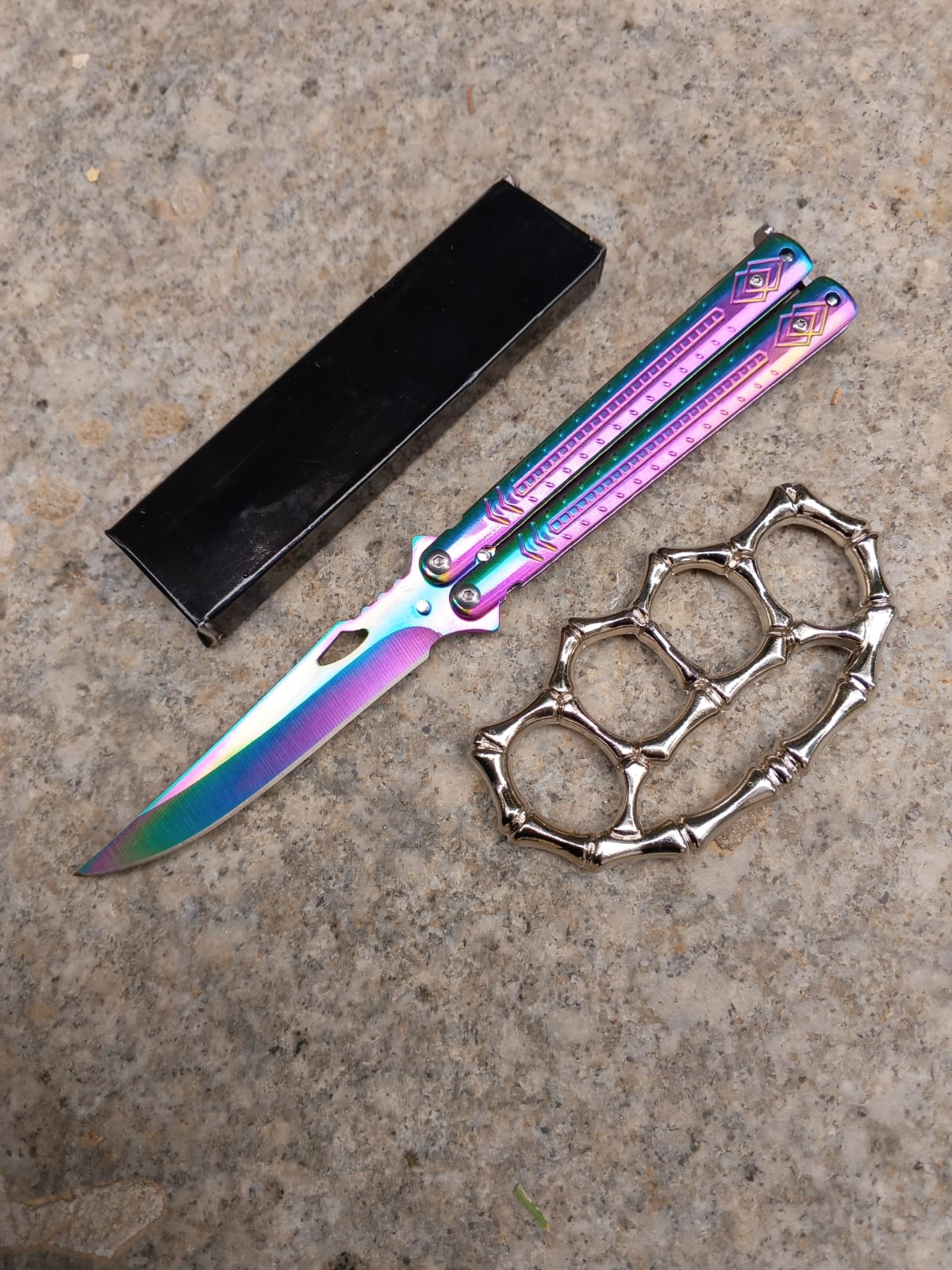 Benchmade TK-4 Gökkuşağı Desenli Punch Hediyeli Kelebek Seti Benchmade TK-4 Gökkuşağı Desenli Punch Hediyeli Kelebek Seti