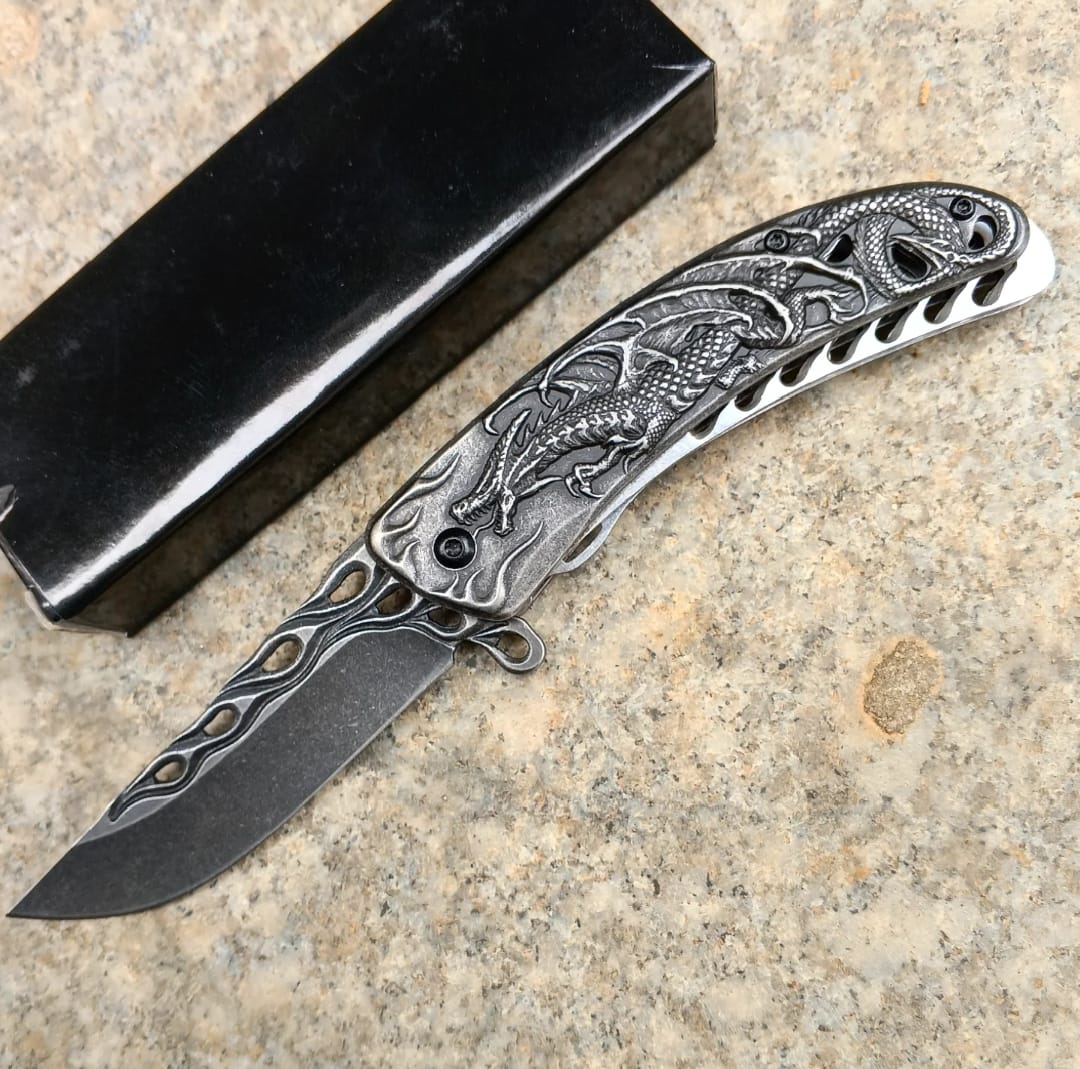 Browning Eskite İşlemeli Ejderha Desenli Otomatik Kamp Çakısı Browning Eskite İşlemeli Ejderha Desenli Otomatik Kamp Çakısı