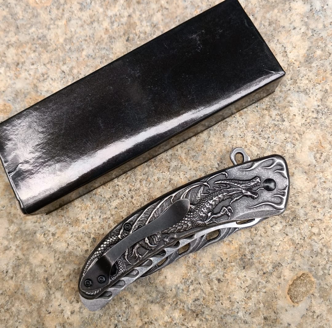 Browning Eskite İşlemeli Ejderha Desenli Otomatik Kamp Çakısı Browning Eskite İşlemeli Ejderha Desenli Otomatik Kamp Çakısı