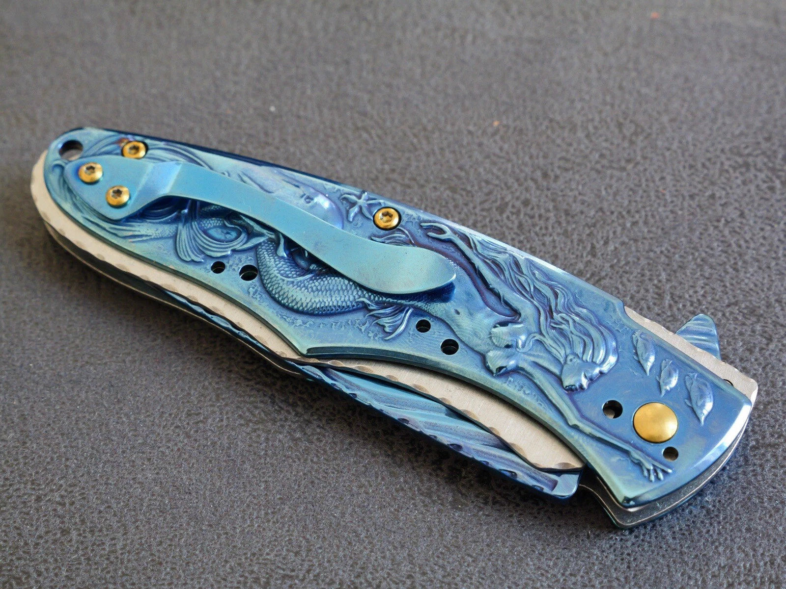Browning EXT-2010-C Deniz Kızı İşlemeli Kabze Otomatik Kamp Çakısı Browning EXT-2010-C Deniz Kızı İşlemeli Kabze Otomatik Kamp Çakısı