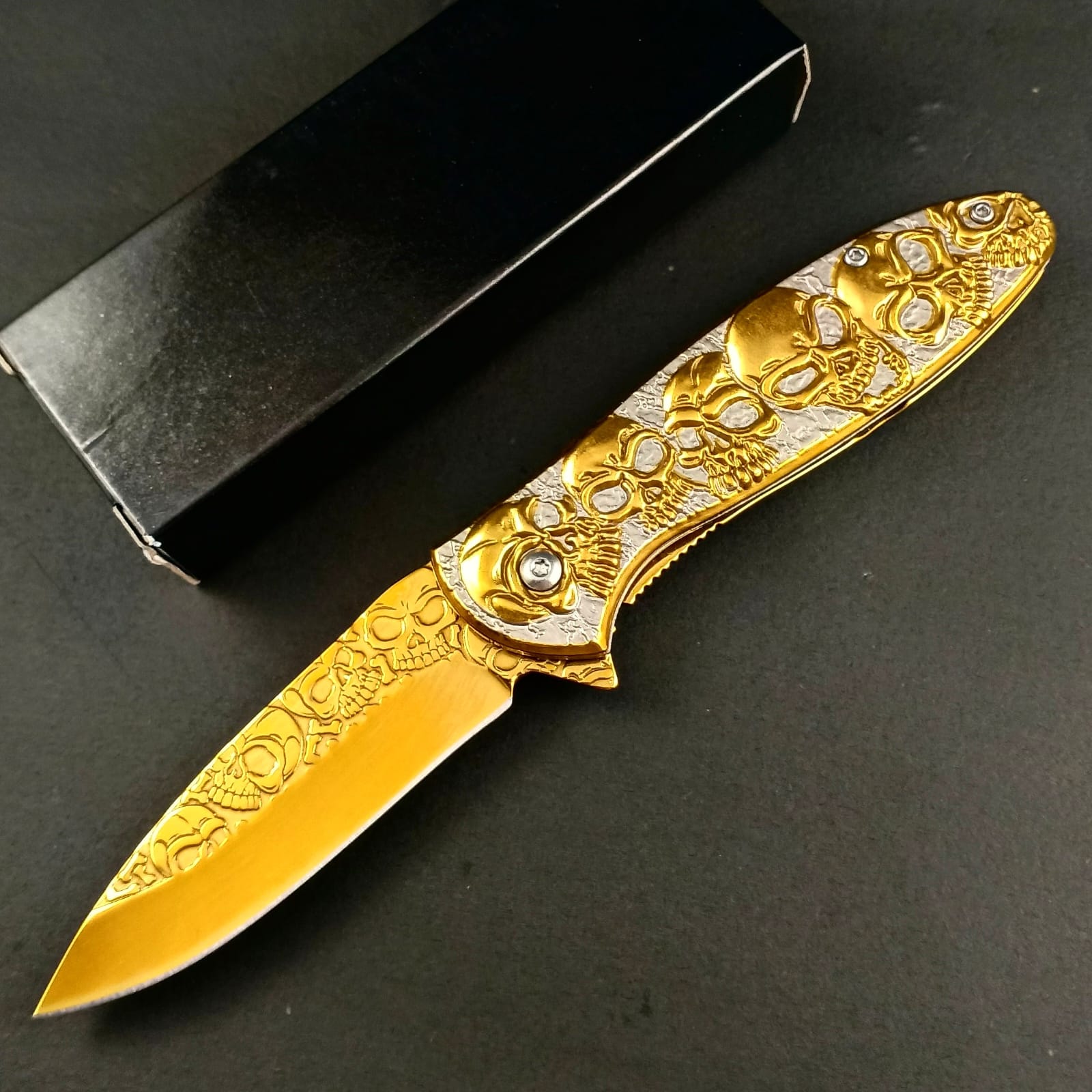 Browning Gold Kuru Kafa Desenli Kamp Çakısı Browning Gold Kuru Kafa Desenli Kamp Çakısı
